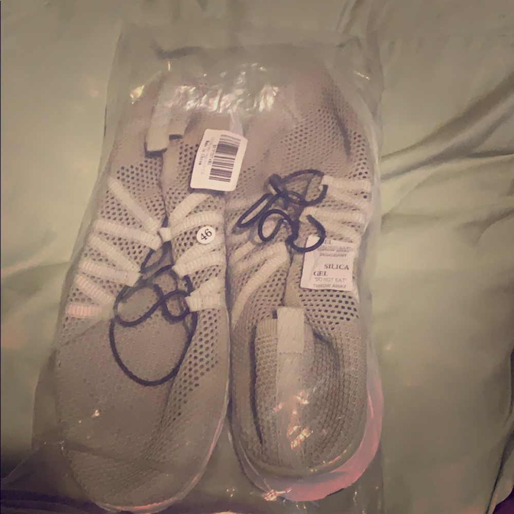 Suokeni men’s size 12 quick dry shoes